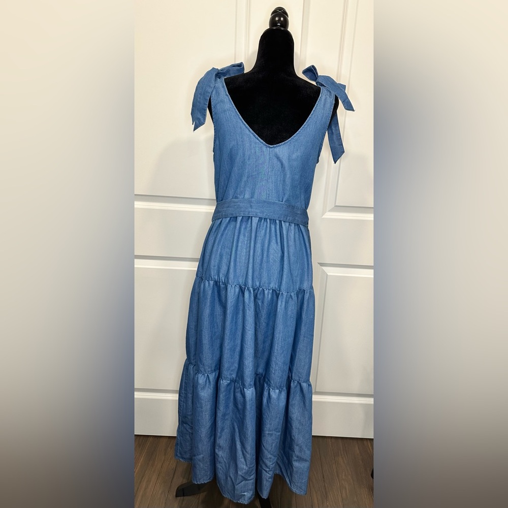 Denim sleeveless dress that ties at top of the shoulders.